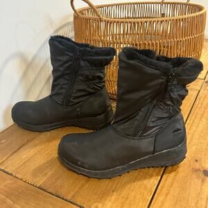 TOTES Sz 8 Black Ankle Snow Boot Dual Zipper Durable Outsole Faux Fur Warmth